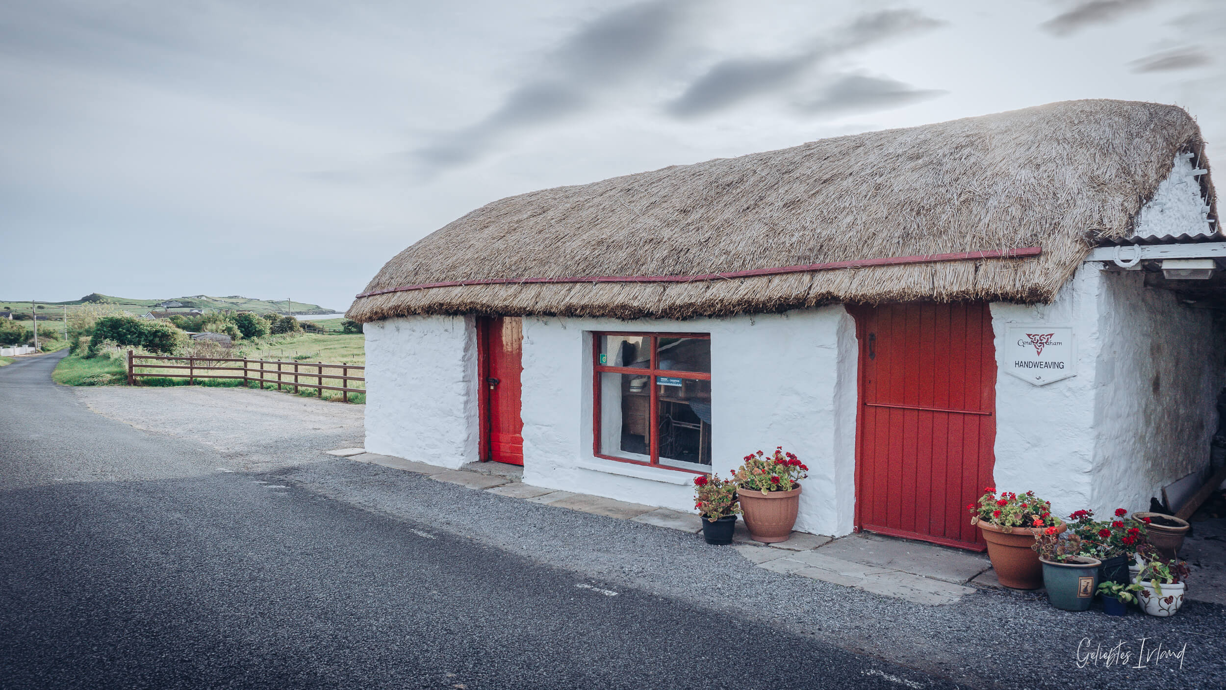 Reetdach Cottage und Handweberei am St Johns Point von geliebtes Irland-2